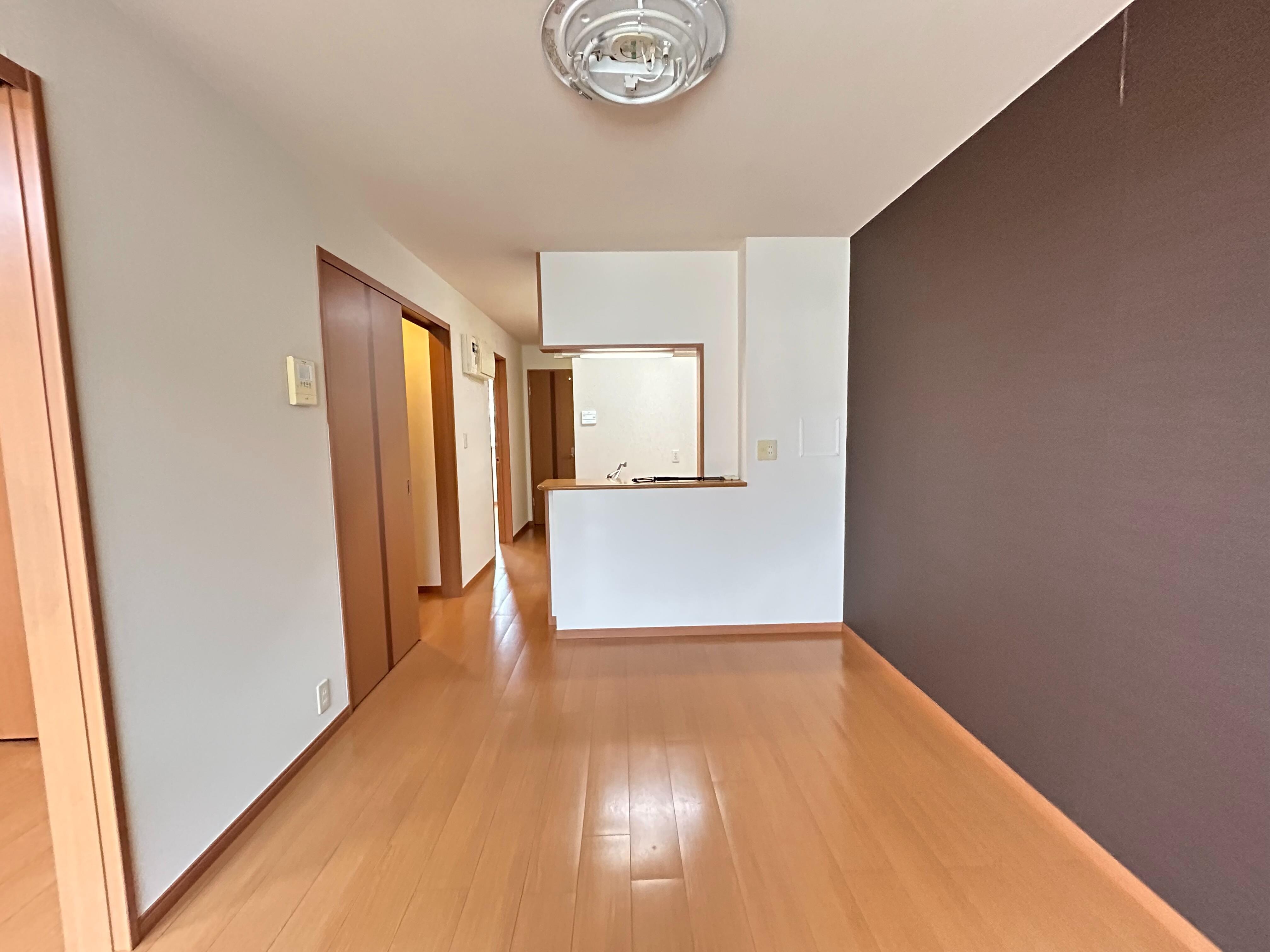 物件内観写真4　(リビング)