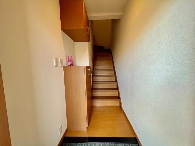 物件内観写真8　(玄関)