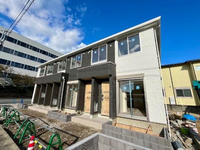 物件外観写真1　(建築現場)