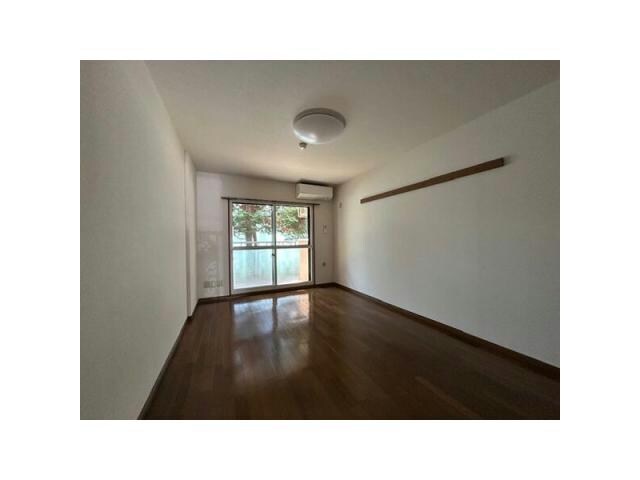 物件内観写真2　(居室)