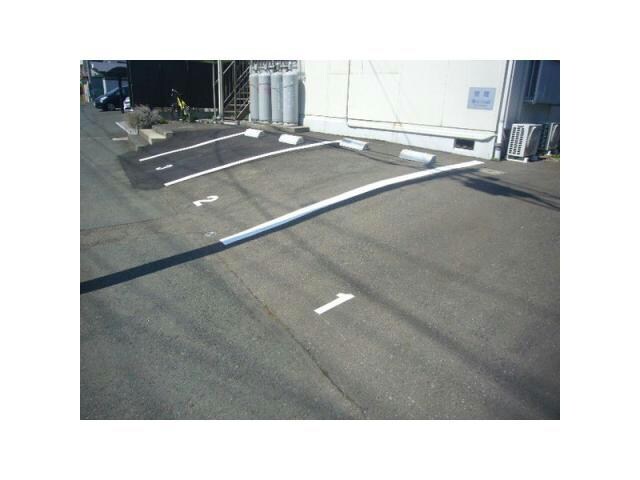 物件外観写真2　(駐車場)