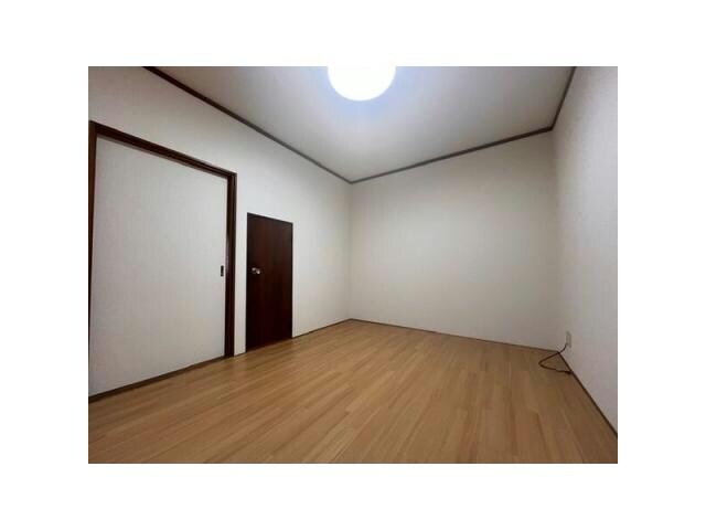 物件内観写真3　(居室)