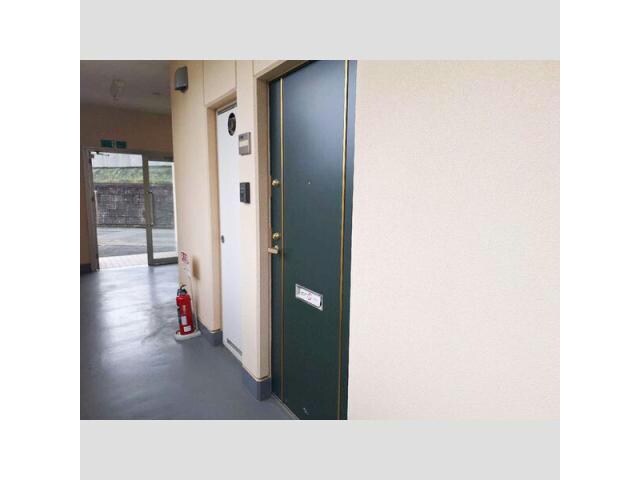 物件内観写真3　(玄関)