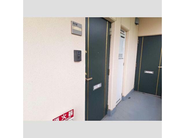 物件内観写真11　(玄関回り)