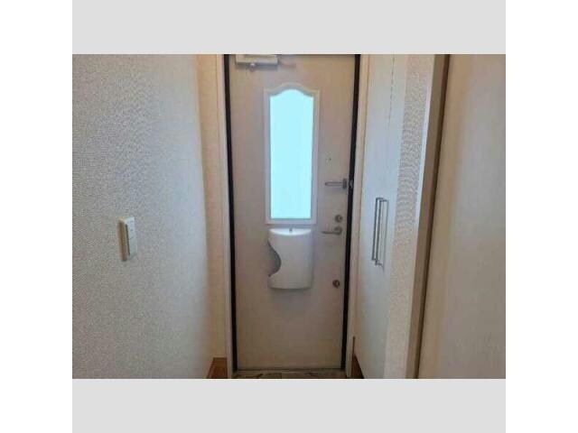 物件内観写真3　(玄関回り)