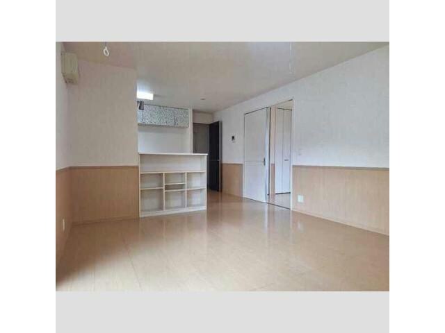 物件内観写真4　(リビングダイニング)