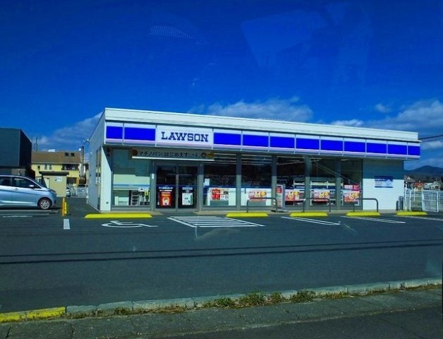 物件外観写真5　(ローソンまで450m)