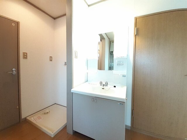 物件内観写真17　(スペースが確保できる洗面所です)