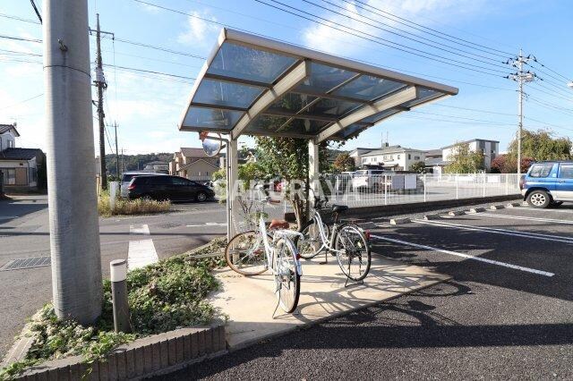 物件内観写真5　(駐輪場)