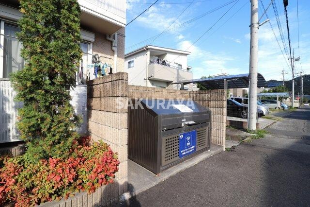 物件内観写真6　(敷地内ゴミステーション)