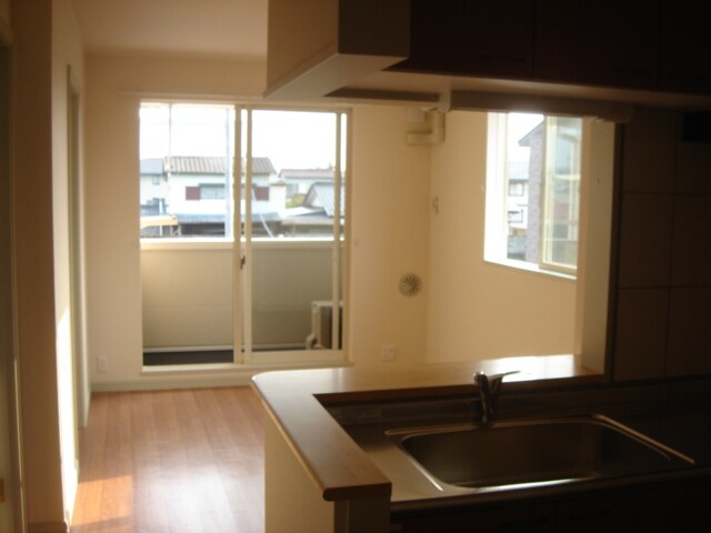 物件内観写真10　(リビング２)