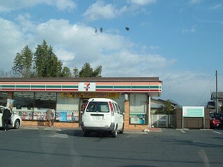 物件外観写真4　(セブンイレブン（コンビニ）まで1,120ｍ)