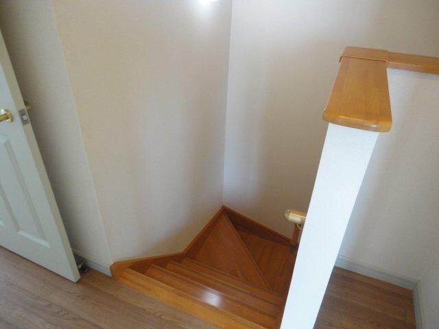 物件内観写真19　(階段)