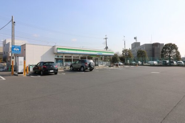 周辺環境(ファミリーマート 足利伊勢町四丁目店 1398m)