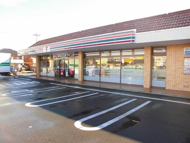 物件外観写真3　(セブンイレブンまで150m)