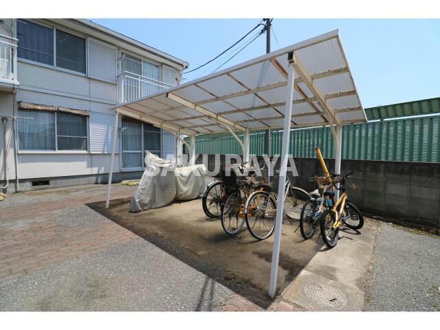 物件内観写真3　(駐輪場)