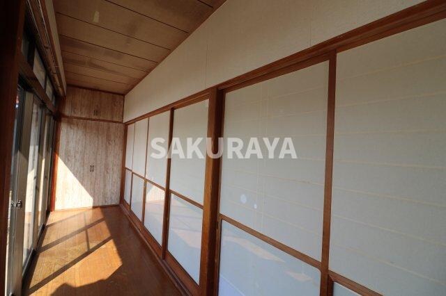 物件内観写真13　(縁側
現況と異なる場合があります。)