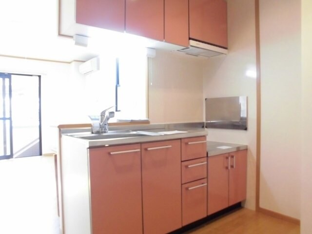 物件内観写真10　(コンパクトなキッチンで掃除もラクラク)