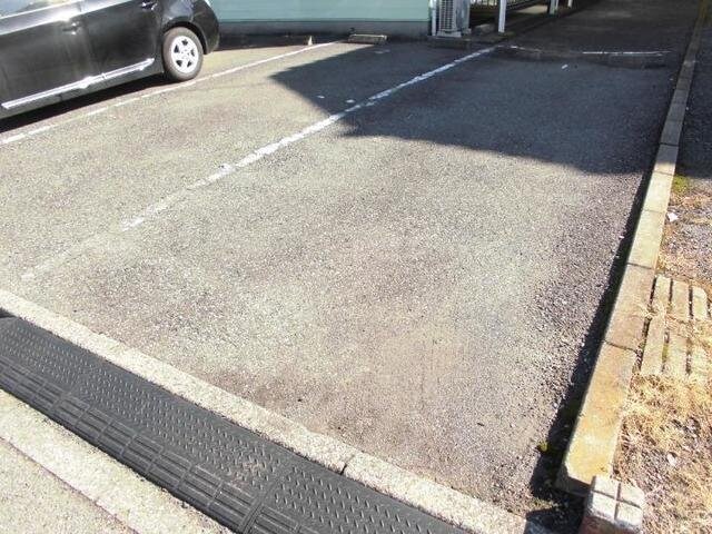 物件外観写真2　(カースペースがあります)