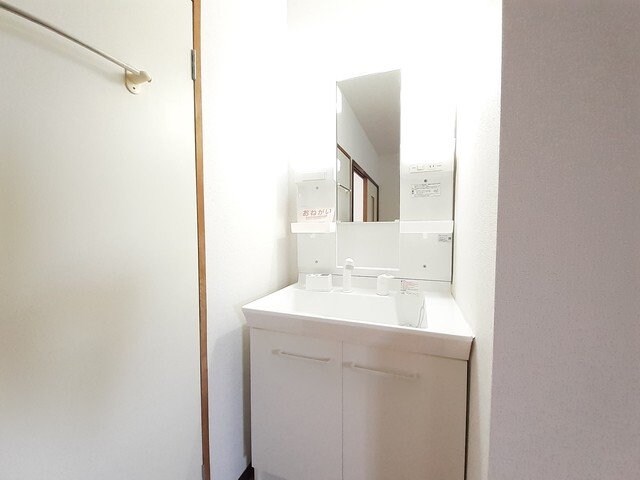 物件内観写真17　(忙しい朝には欠かせない洗面所です)