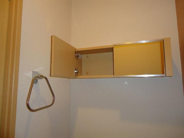 物件内観写真26　(トイレ収納)