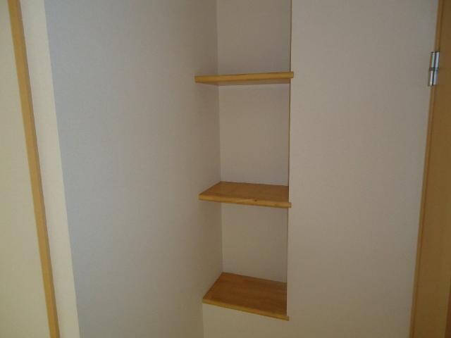 物件内観写真27　(洋室前棚)