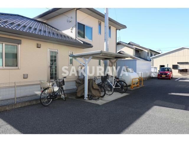 物件内観写真4　(駐輪場)