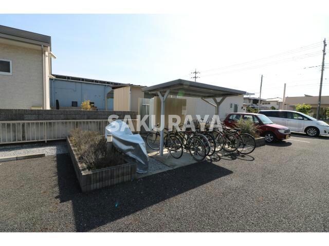 物件内観写真6　(駐輪場)