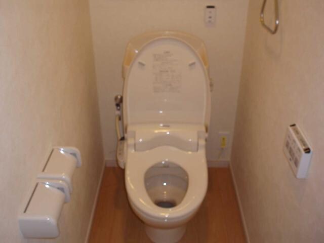 物件内観写真15　(シャワー付トイレ)