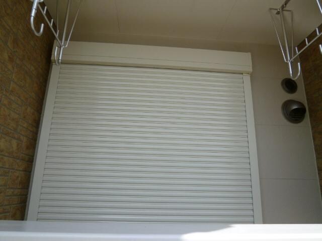 物件内観写真26　(窓シャッター)
