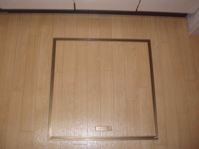 物件内観写真27　(床下収納)