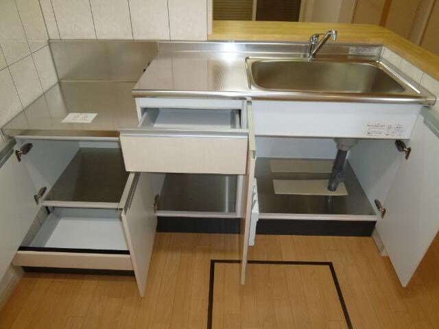物件内観写真28　(キッチン収納)