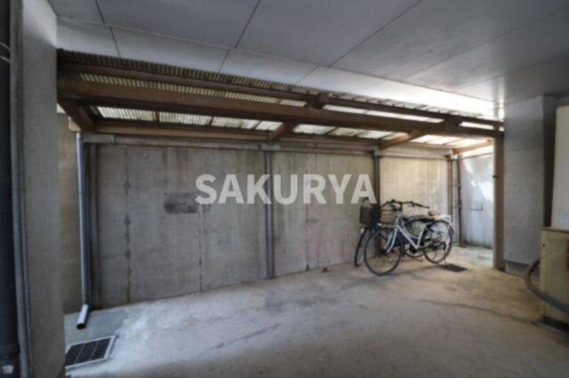 物件内観写真4　(駐輪場)