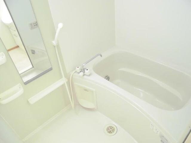 物件内観写真11　(きれいなお風呂です)