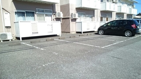 駐車場(駐車場があるので、車を買う予定の方も安心です)
