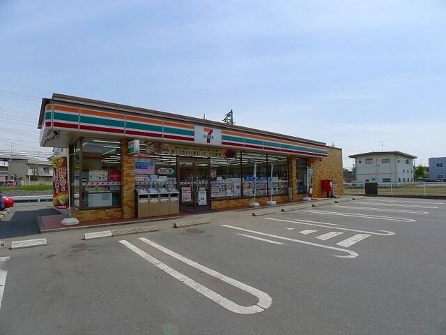 物件外観写真4　(セブンイレブン太田市竜舞南店まで400m)
