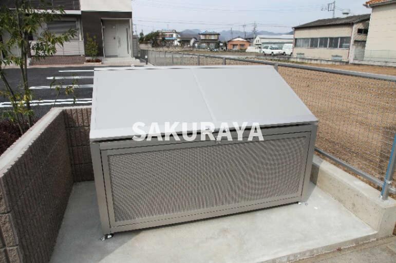 物件内観写真3　(敷地内ゴミステーション)