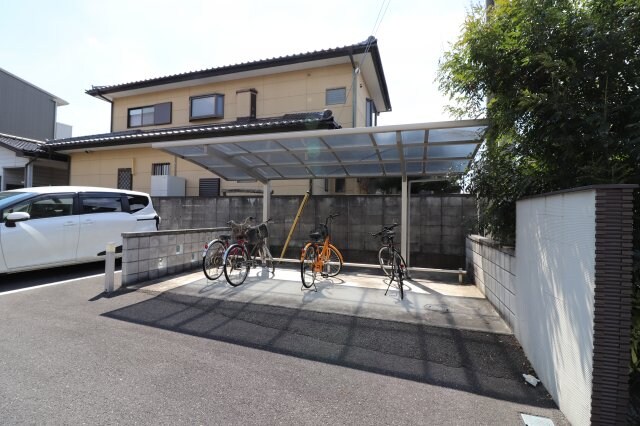 物件内観写真5　(駐輪場)