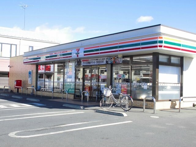 物件外観写真3　(セブンイレブンまで500m)