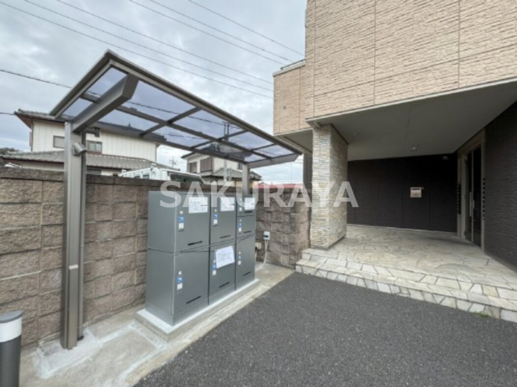 物件内観写真9　(宅配ボックス
現況と異なる場合があります。)