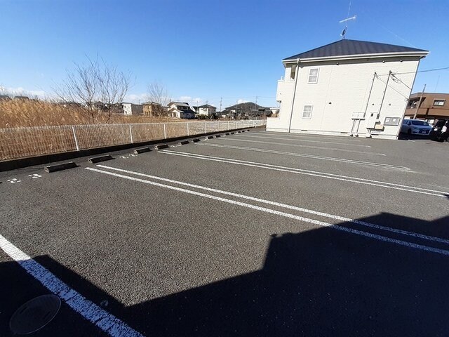 物件外観写真2　(駐車場があります)