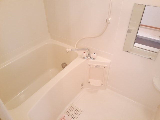 物件内観写真11　(きれいなお風呂です)