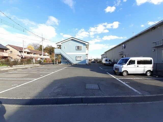 物件外観写真2　(カースペースがあります)