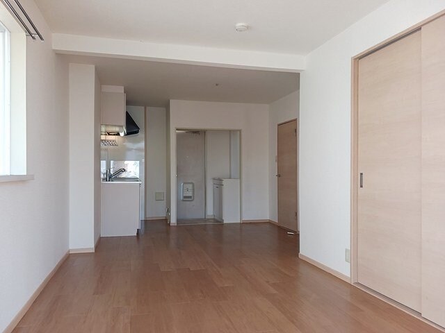 物件内観写真11　(明るい室内です)