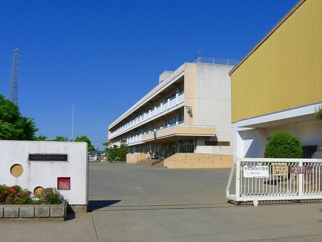 物件外観写真8　(太田市立駒形小学校まで450m)