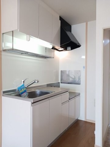 物件内観写真12　(コンパクトなキッチンで掃除もラクラク)