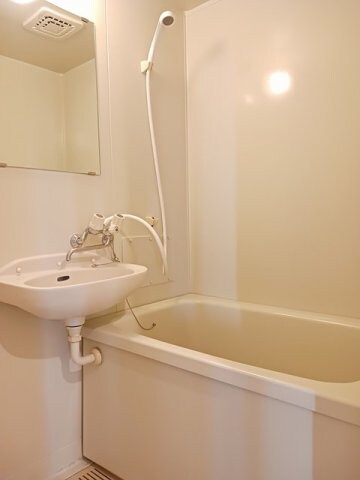 物件内観写真13　(ゆったり過ごせるお風呂です)