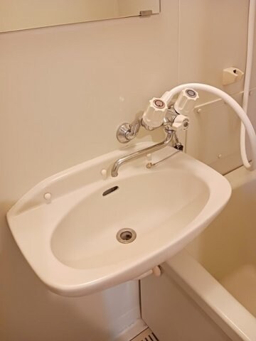 物件内観写真14　(明るい洗面所です)