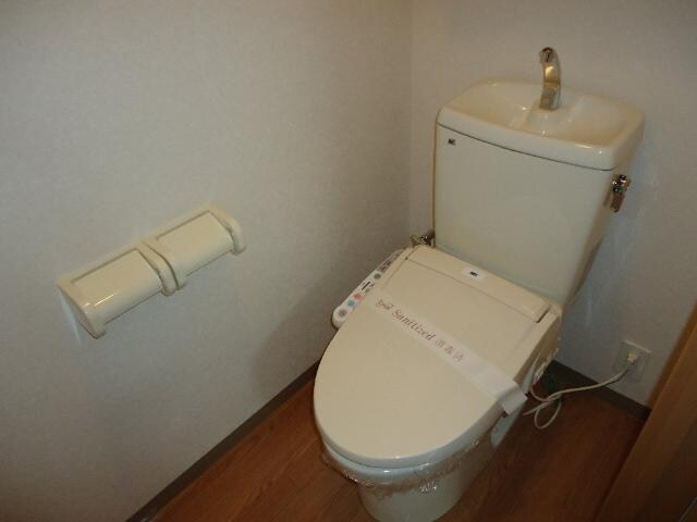 物件内観写真16　(シャワー付トイレ)