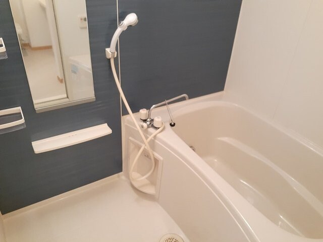 物件内観写真13　(日々の疲れを癒すお風呂付です)